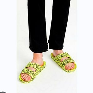 Freedom Mosss two band slide in Cheetah Alice